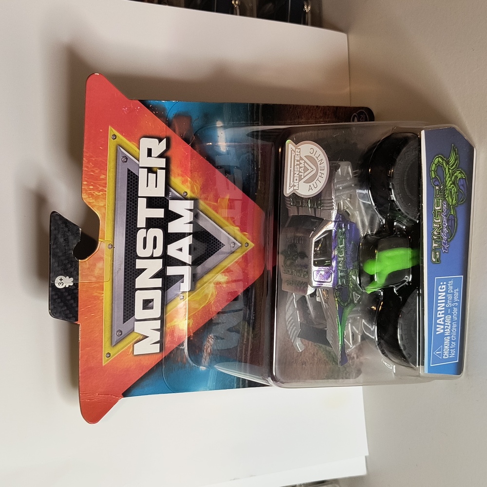 B1  monster jam Stinger Unleashed 1/64   2019